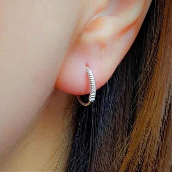 Moodtherapy Jewelry - Wire wrap hoop earrings